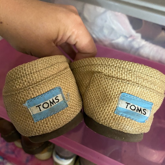 Toms - Picture 2 of 5